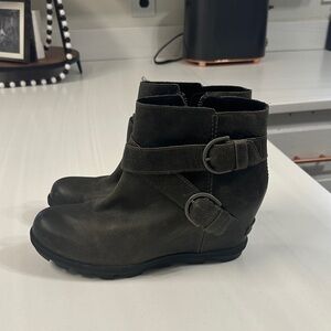 Sorel Dark Gray Ankle Boots with Buckle